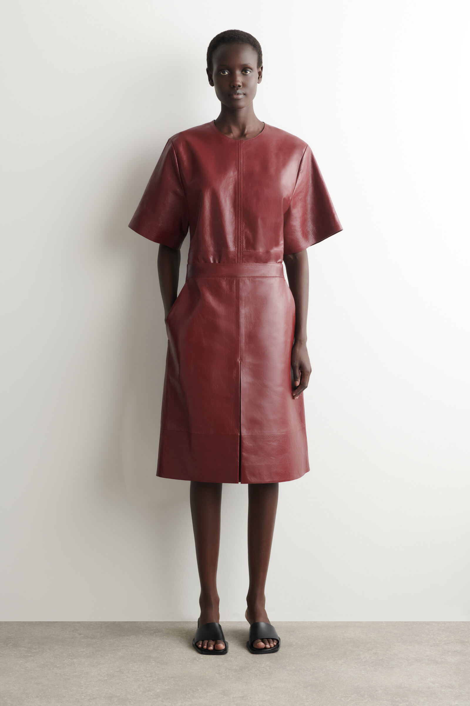 プリーツ入り テクスチャードレザー ミディスカート